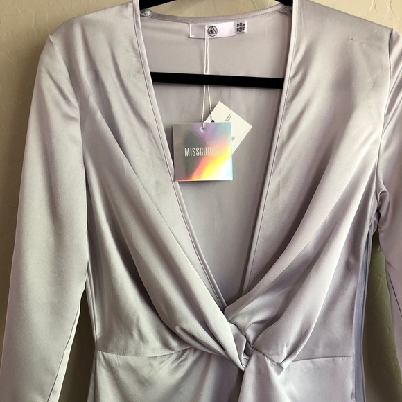 💎NWT- Missguided Dress low plunge silky - Picture 2 of 7